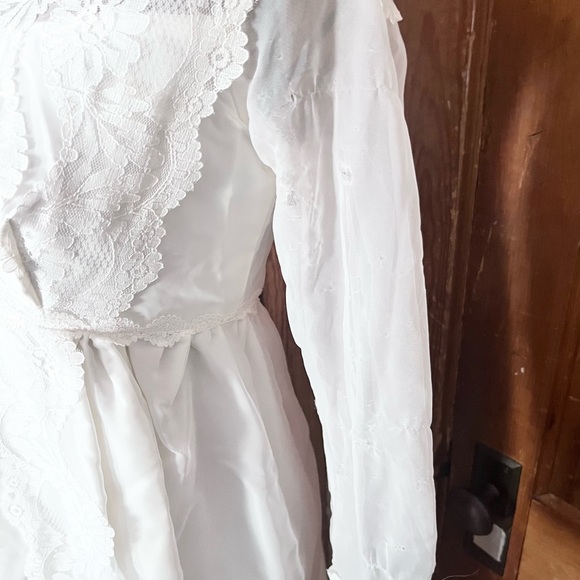 Vintage Union Made Wedding Dress & Vail - Picture 2 of 12